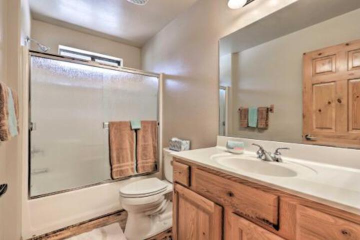 Parkers Pride Overgaard Cabin W / BBQ Patio - thumb 3