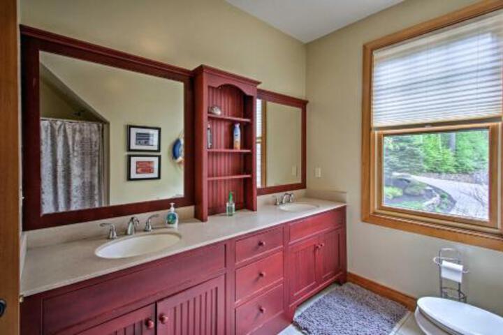 Lakefront Alton Bay Home W / Movie Theater+Dock - thumb 6