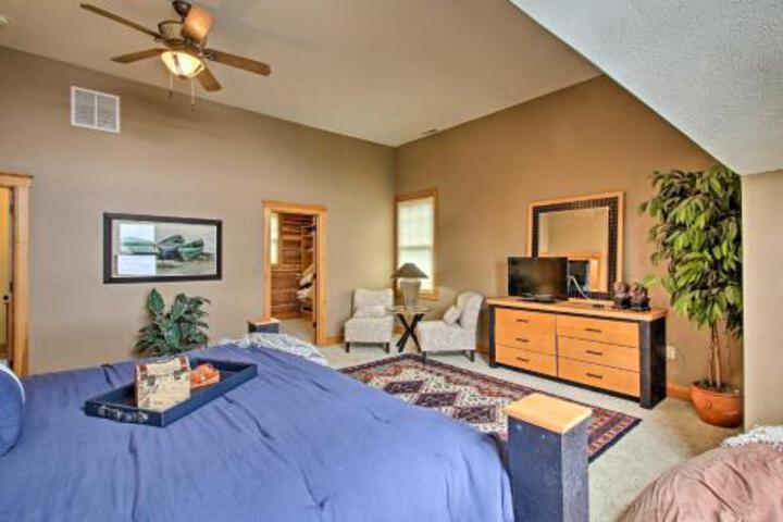 Lakefront Alton Bay Home W / Movie Theater+Dock - thumb 1