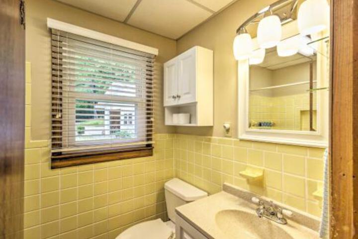 Cabin With Decks Bordering Dupont State Forest! - thumb 1