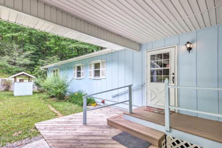 Cabin With Decks Bordering Dupont State Forest! - thumb 3