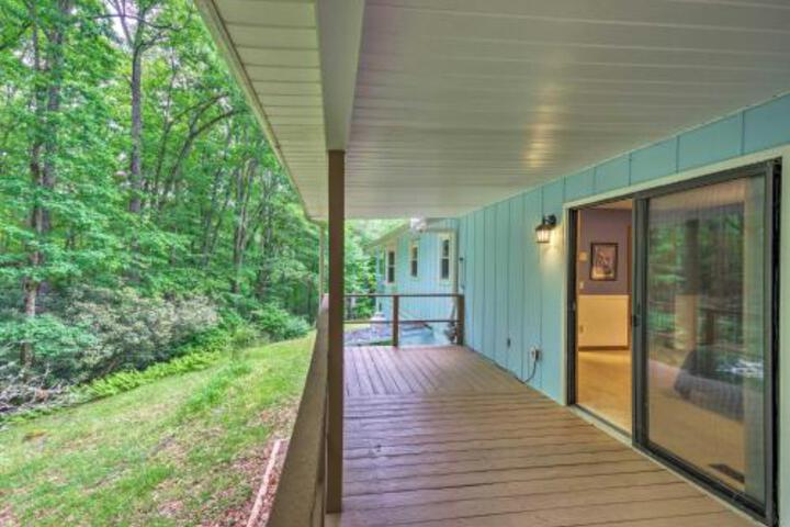 Cabin With Decks Bordering Dupont State Forest! - thumb 5