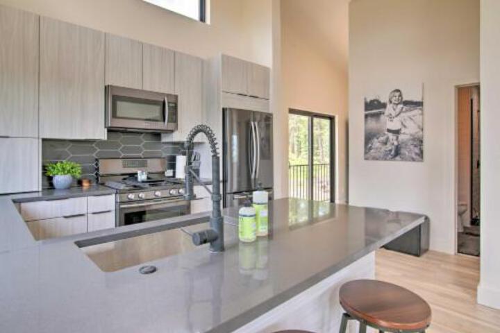 Modern Evergreen Cabin On 35 Acres With Views! - thumb 3