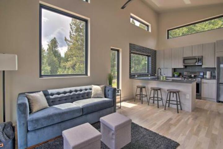 Modern Evergreen Cabin On 35 Acres With Views! - thumb 6