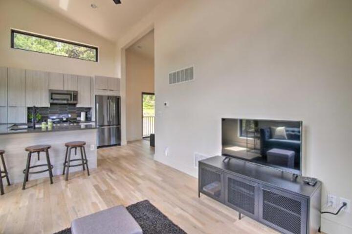 Modern Evergreen Cabin On 35 Acres With Views! - thumb 5