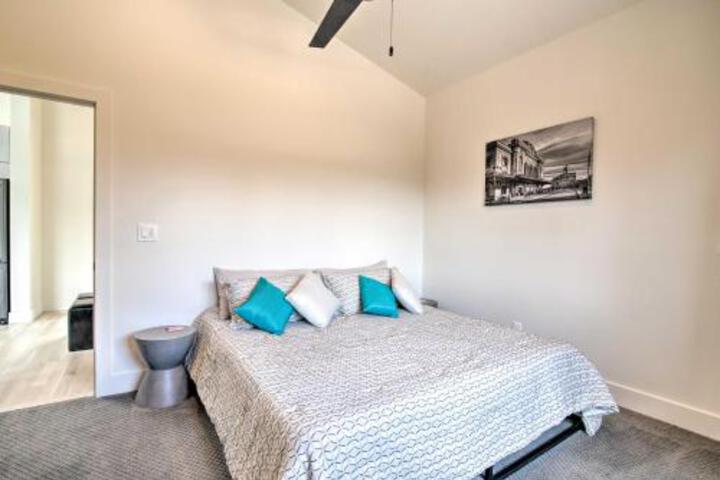 Modern Evergreen Cabin On 35 Acres With Views! - thumb 2