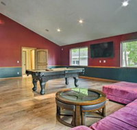 Large Home with Hot Tub Walk to Lake Michigan - USA Accommodation