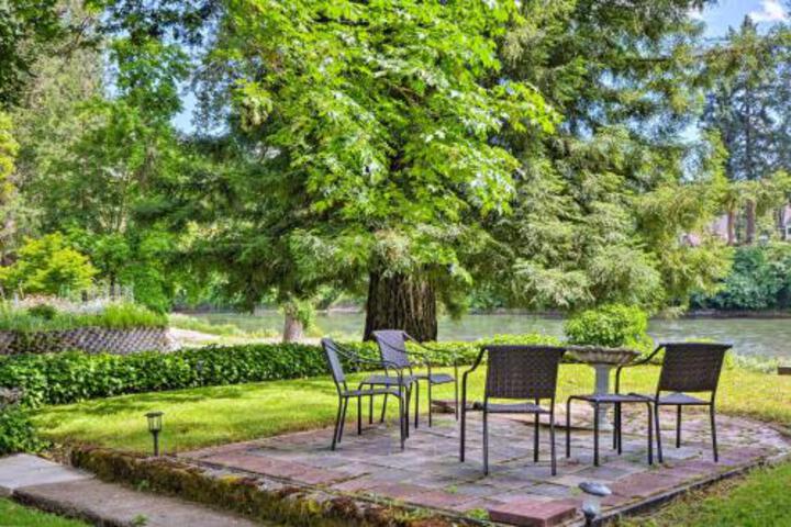 River House Riverfront Home With Pool & Yard! - thumb 2