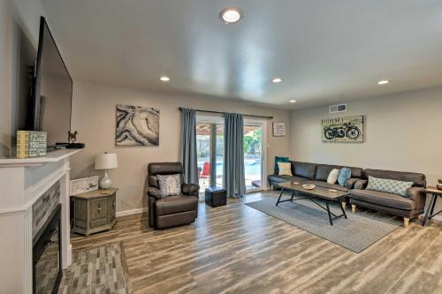 NEW Remodeled Sacramento Home W / Private Patio+Pool - thumb 0