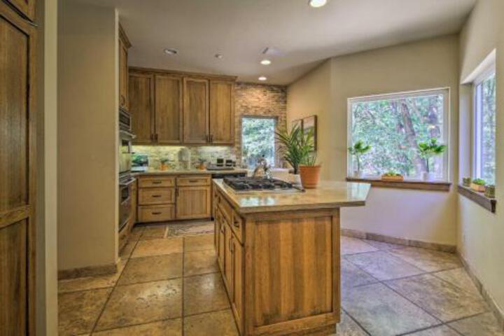 Incredible Lake Arrowhead Home With Views & Decks! - thumb 1