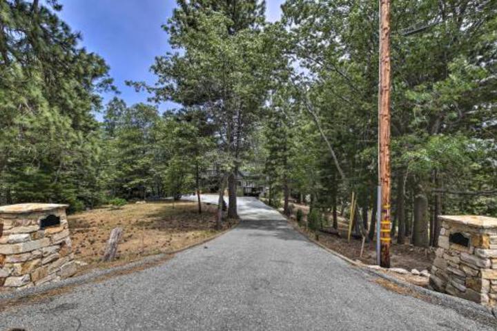Incredible Lake Arrowhead Home With Views & Decks! - thumb 5