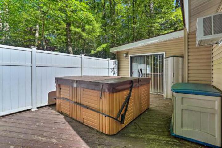 Lakefront Milford Home With Pvt Dock & Hot Tub! - thumb 2