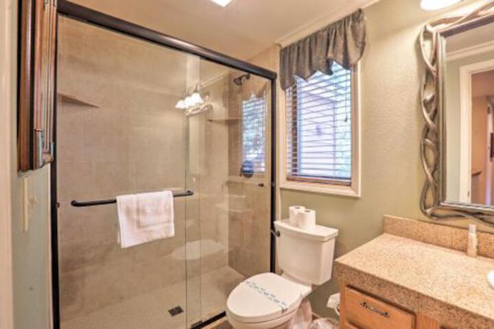 Incline Village Condo W / Amenities + Deck! - thumb 0