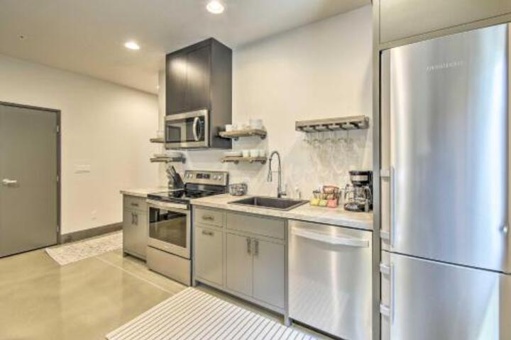 Elkhart Lake Townhome 20 Mi To Sheboygan! - thumb 5