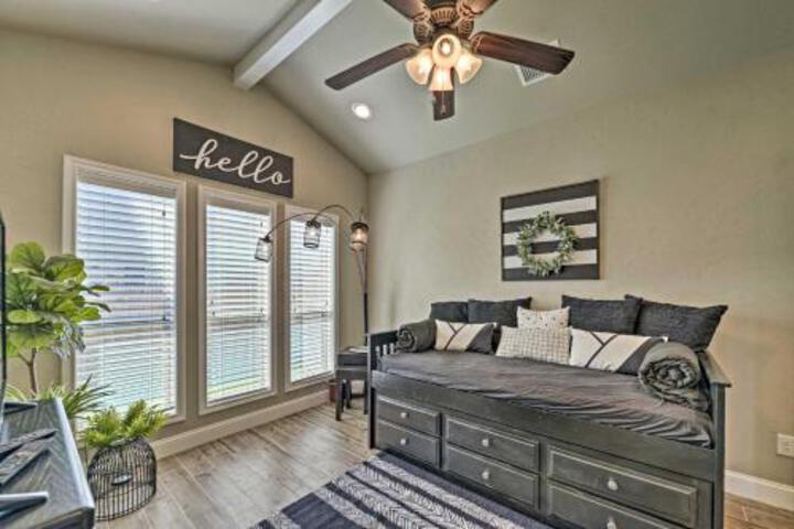 Luxurious College Station Home W / Pool+Patio! - thumb 4