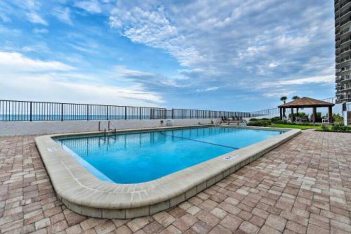 Oceanfront Daytona Beach Condo W / View & Pool - thumb 6
