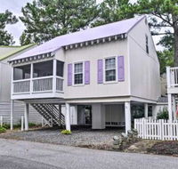 Bethany Beach Cottage w / Porch 400yds to Beach - Students Accommodation