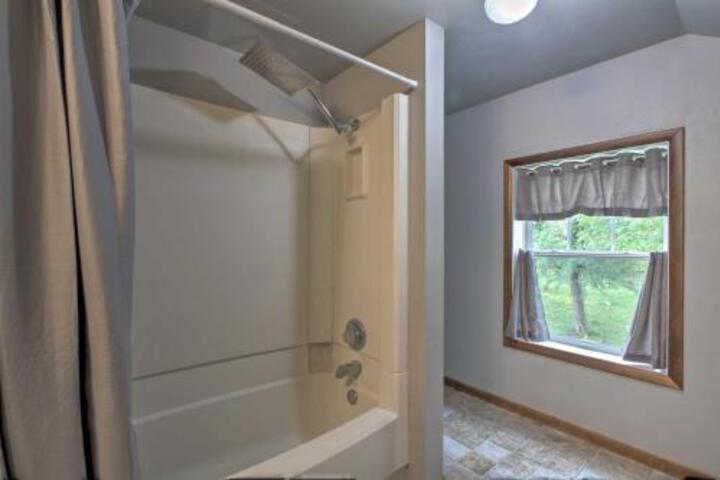 Pet Friendly Spring Grove Home With Serene Yard! - thumb 5