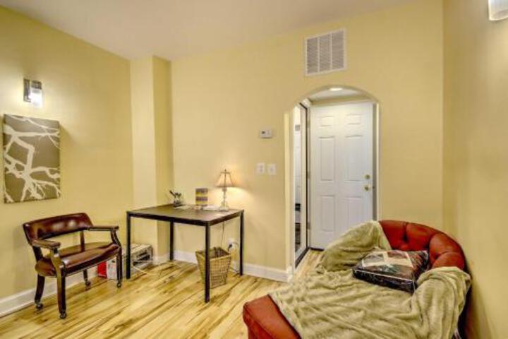 Washington DC Apt 5 Miles To National Mall! - thumb 5