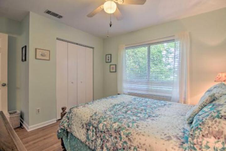 NEW Tybee Island Home W / Game Rm Pet Friendly Yard - thumb 2