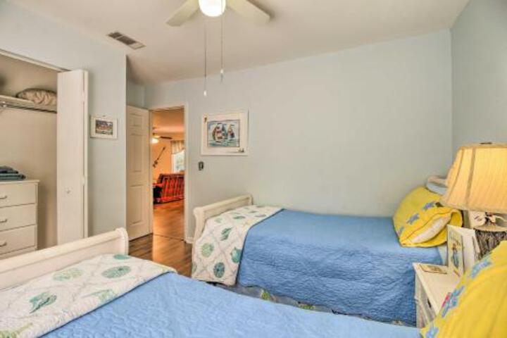 NEW Tybee Island Home W / Game Rm Pet Friendly Yard - thumb 3