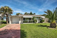Ormond Beach Bungalow w / Patio  Sun Room