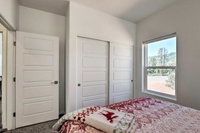 NEW Lavish Pine Cabin w / Wraparound DeckMtn Views