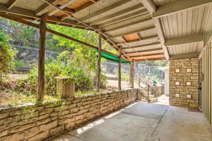 Lago Vista Home With Deck Fire Pit & Lake Views - thumb 4