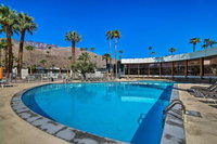Palm Springs Contemporary Condo w / Pool  Gym