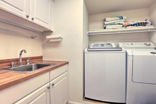 NEW! Resort Home 3 Mi To Lake Tahoe & Ski Resort! - thumb 0