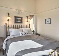 Modern Cabin w / Balcony Views  Fireplace - Tourism Bookings