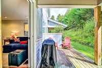 Cozy Condo with Patio Walk to Burke Mountain