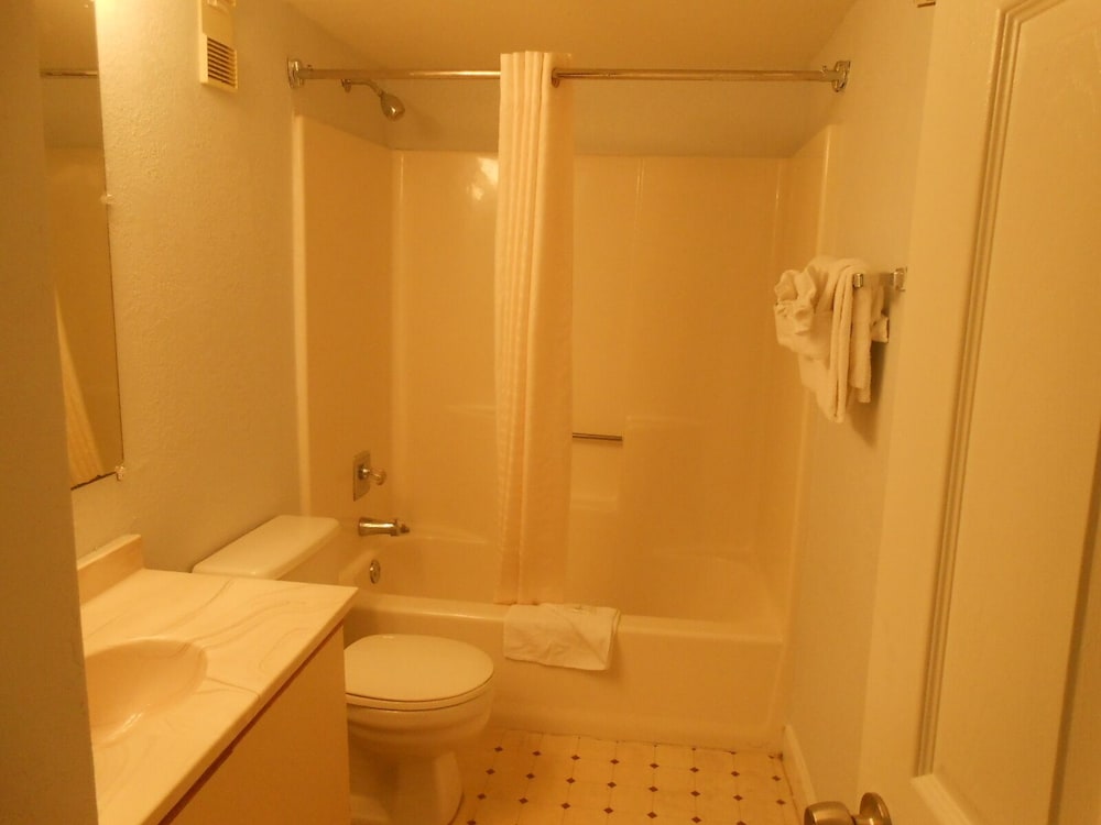 0902 Waters Edge Resort Condo - thumb 1