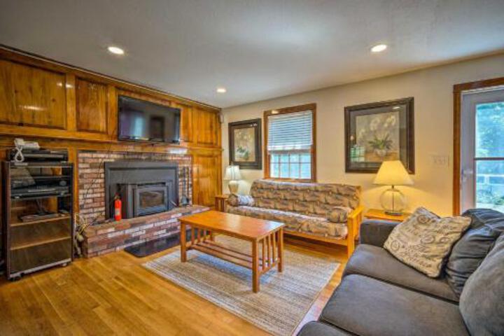East Falmouth Home W / Pool Near Downtown & Beach - thumb 1