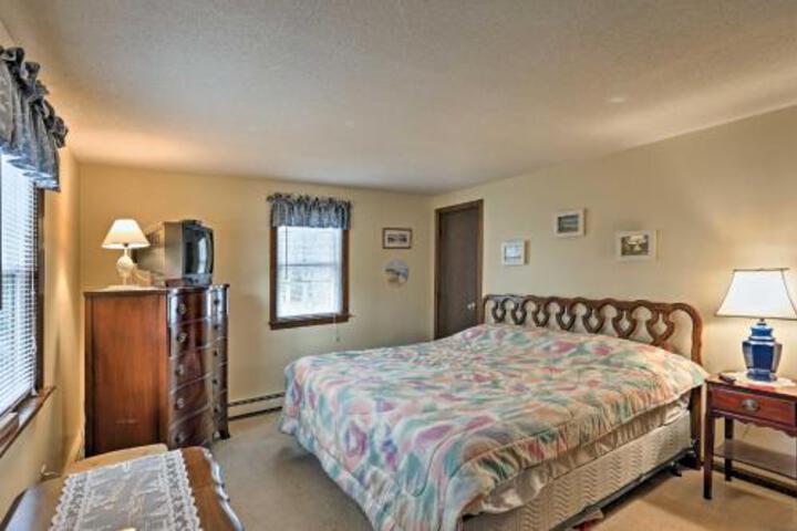 Quiet Brewster House With Deck Mins To Bay Beaches! - thumb 2