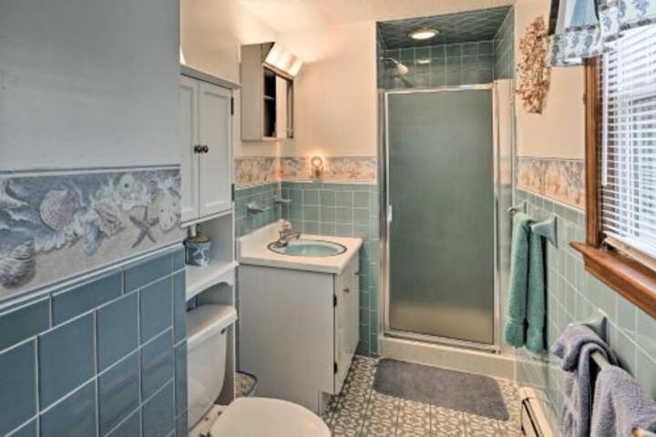 Quiet Brewster House With Deck Mins To Bay Beaches! - thumb 4