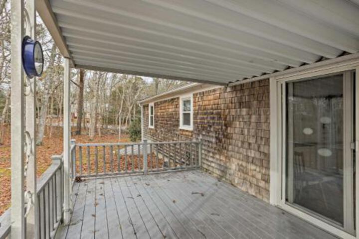 Quiet Brewster House With Deck Mins To Bay Beaches! - thumb 0
