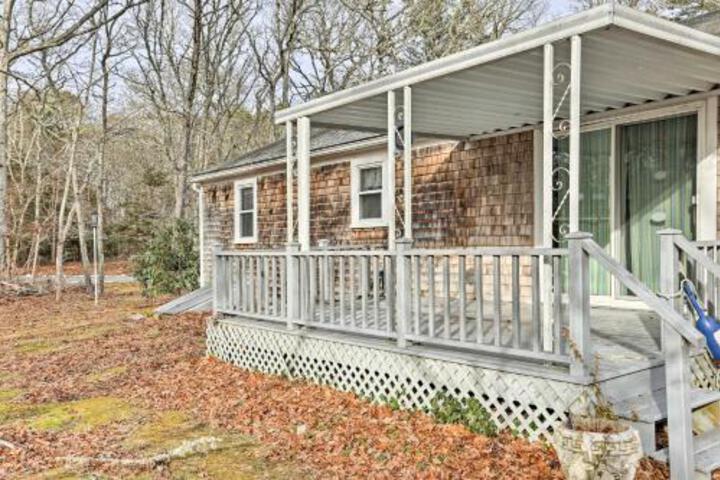Quiet Brewster House With Deck Mins To Bay Beaches! - thumb 5