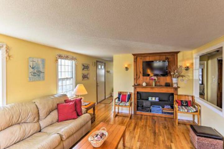 Spacious East Falmouth House Walk To Great Pond! - thumb 1