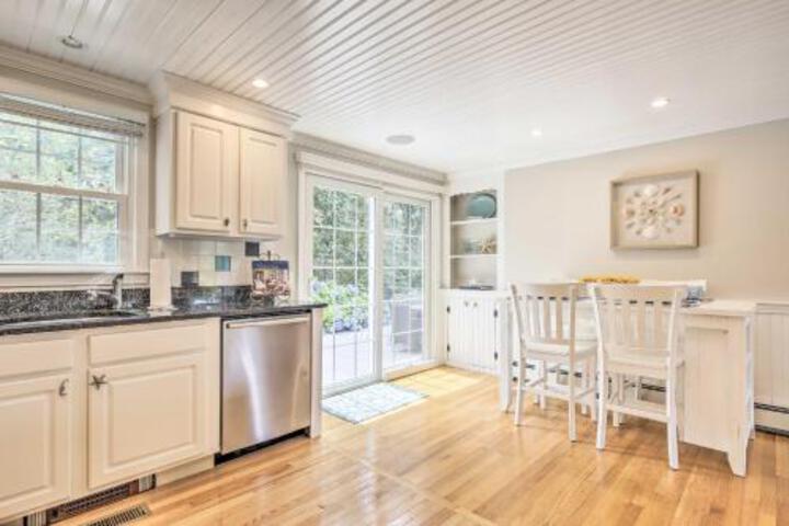 Cape Cod Home W / Deck+Grill 2 Mi To Beach! - thumb 3