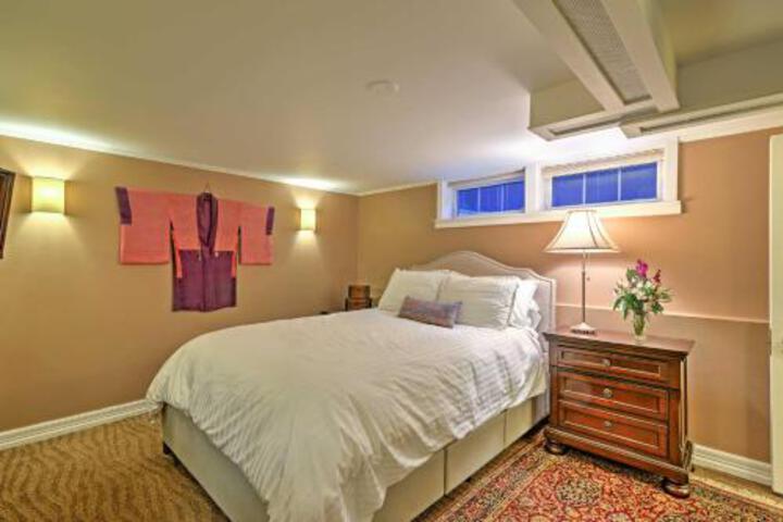 S Park Hill Apt Walking Distance To City Park! - thumb 6