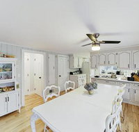 New Listing Updated Estate by Nantucket Sound home - USA Accommodation