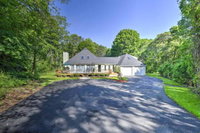 Charming East Falmouth House 4 Miles to Beach