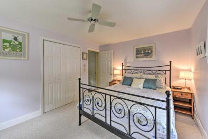 East Falmouth Home: 3 Min Walk To Private Beach! - thumb 6