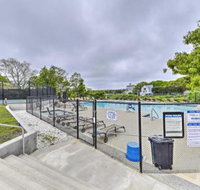 East Falmouth Home: 3 Min Walk to Private Beach! - China Accommodation