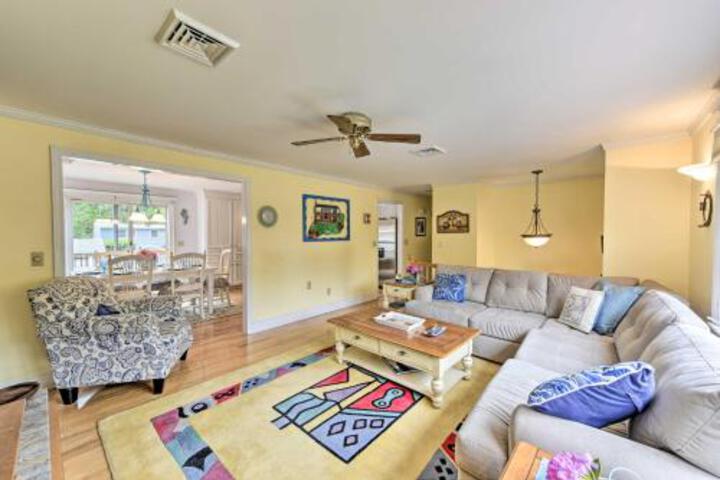 East Falmouth Home: 3 Min Walk To Private Beach! - thumb 2