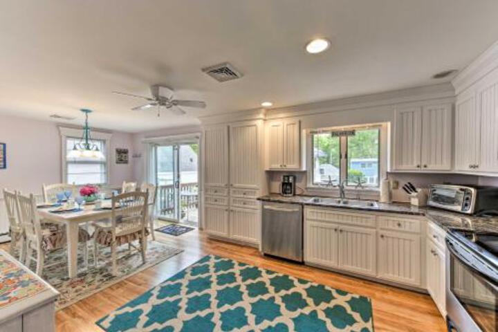 East Falmouth Home: 3 Min Walk To Private Beach! - thumb 5