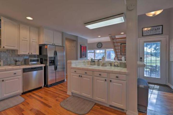 Flagstaff Townhome W / Country Club Amenities! - thumb 0