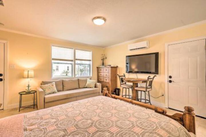 St. Augustine Beach Retreat W / Patio+Fire Pit - thumb 3