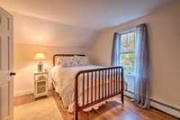 Beautiful Farmhouse with Patio 4 Mi to Beach